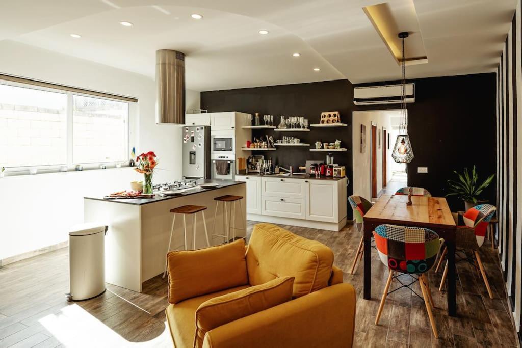 Апартаменты Luxury Designer Penthouse With Private Jacuzzi Слима Экстерьер фото