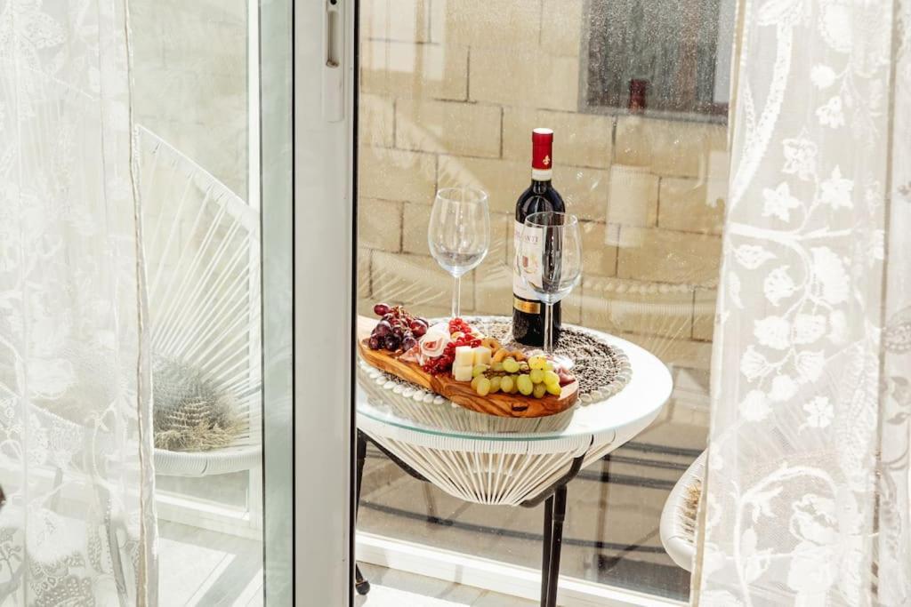 Апартаменты Luxury Designer Penthouse With Private Jacuzzi Слима Экстерьер фото